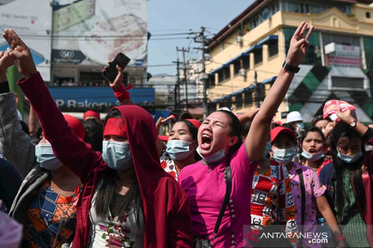 Massa penentang kudeta di Myanmar berjanji akan terus berunjuk rasa