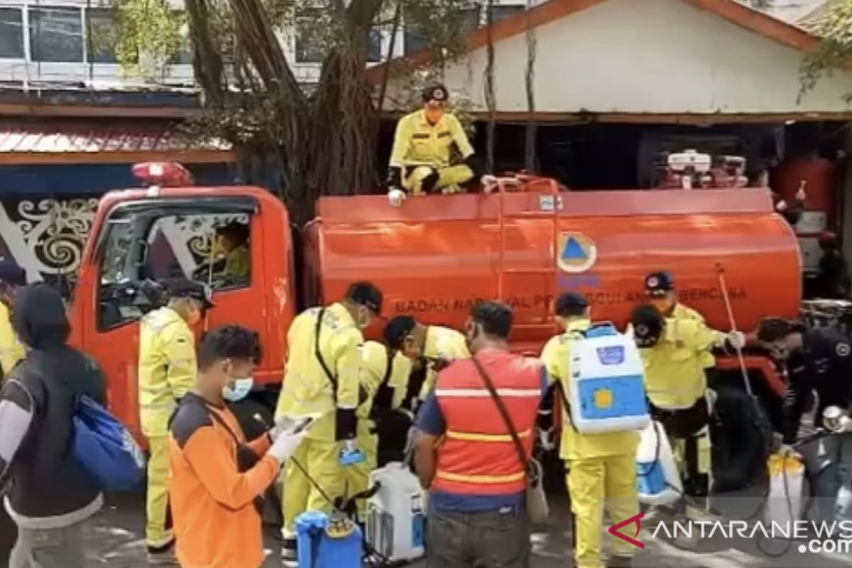 Satgas COVID-19 Kaltim lakukan penyemprotan disinfektan massal