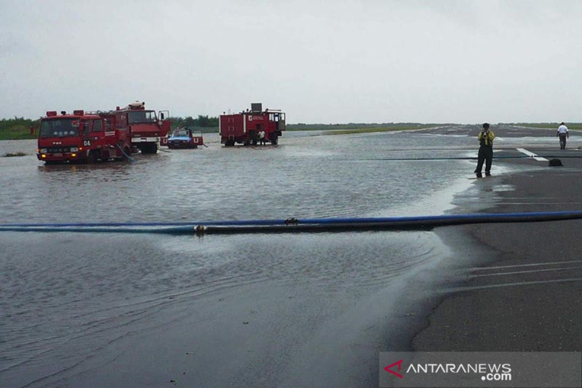 Bandara Semarang ditutup sementara karena banjir