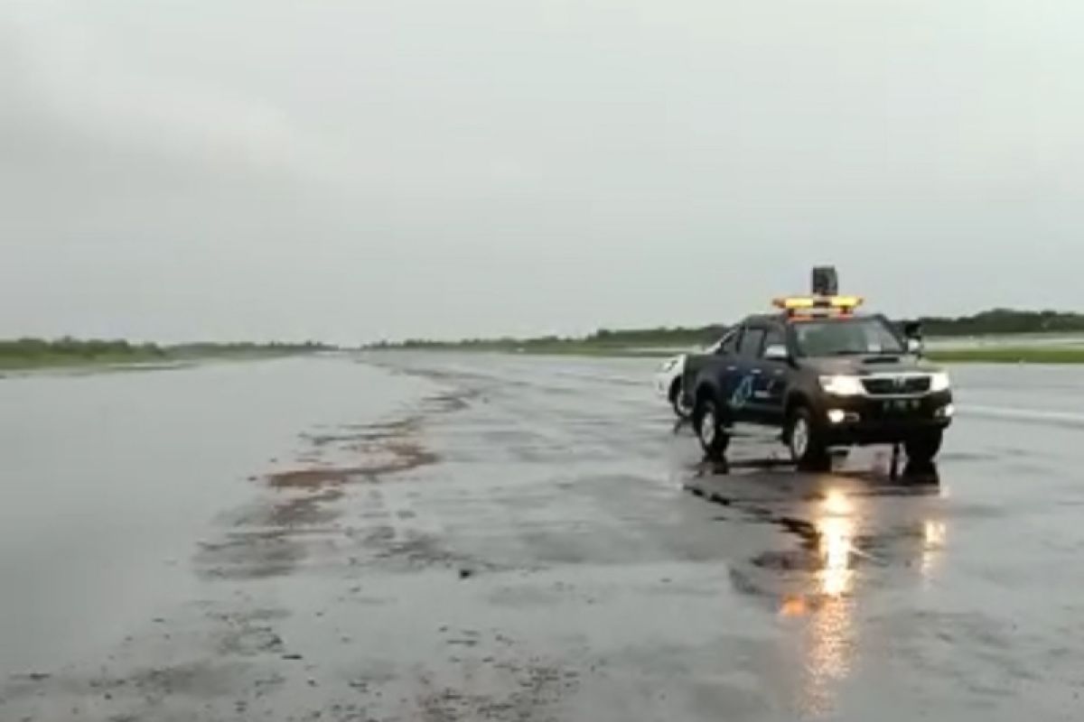 Semarang Airport temporarily closed due to flooding
