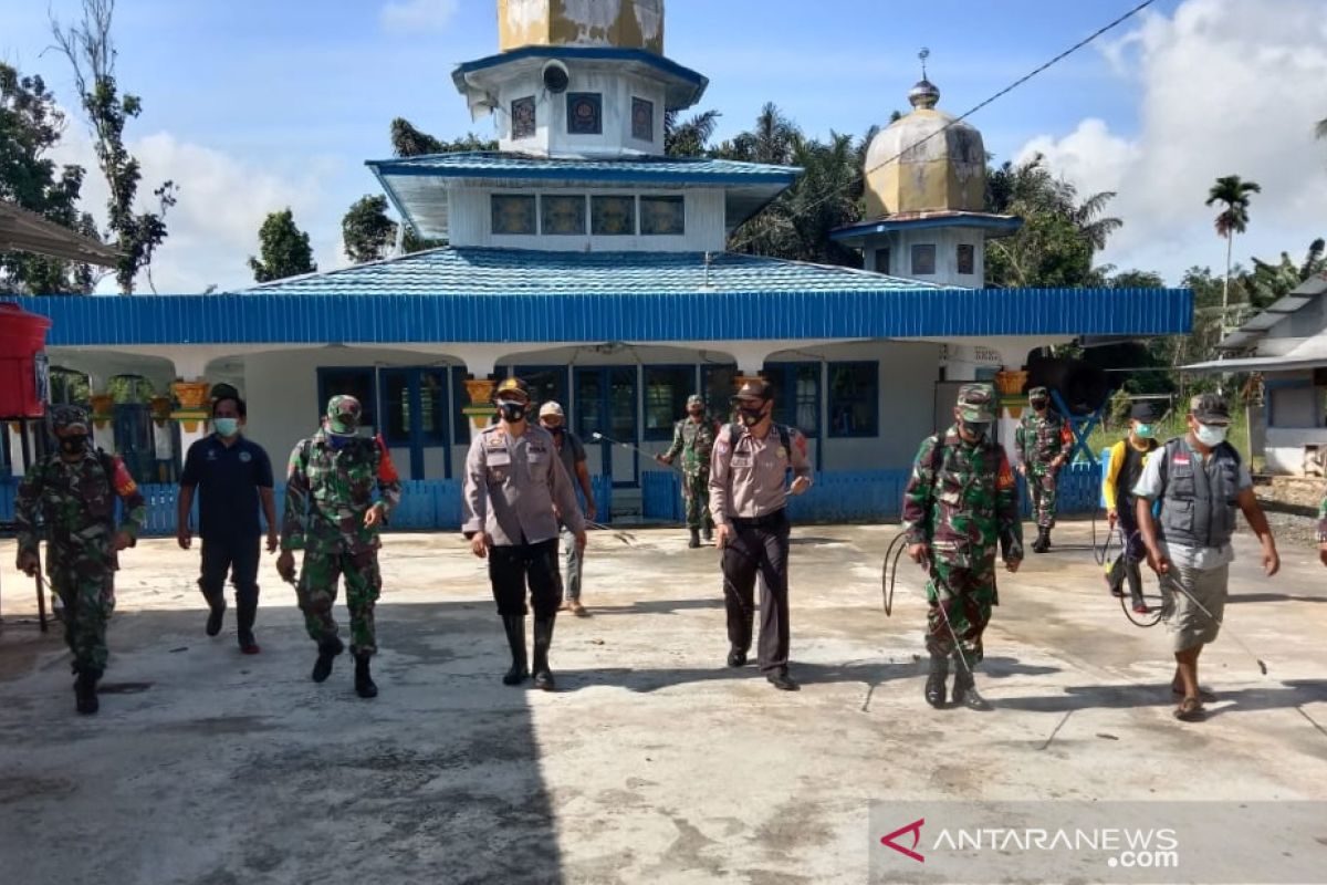 Pasca Banjir, Satgas COVID-19 laksanakan PPKM dan penyemprotan disinfektan serentak di HST