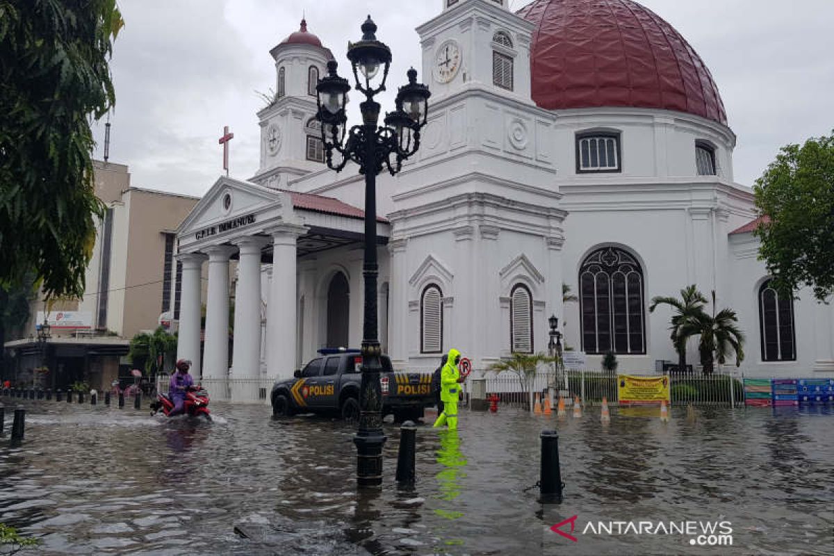 Kota Lama Semarang terendam banjir