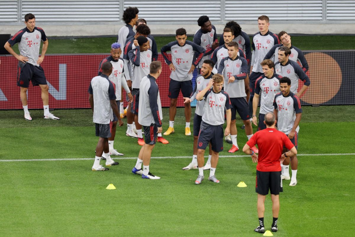 Menuju Qatar, Bayern dibuat berang tertahan tujuh jam di bandara