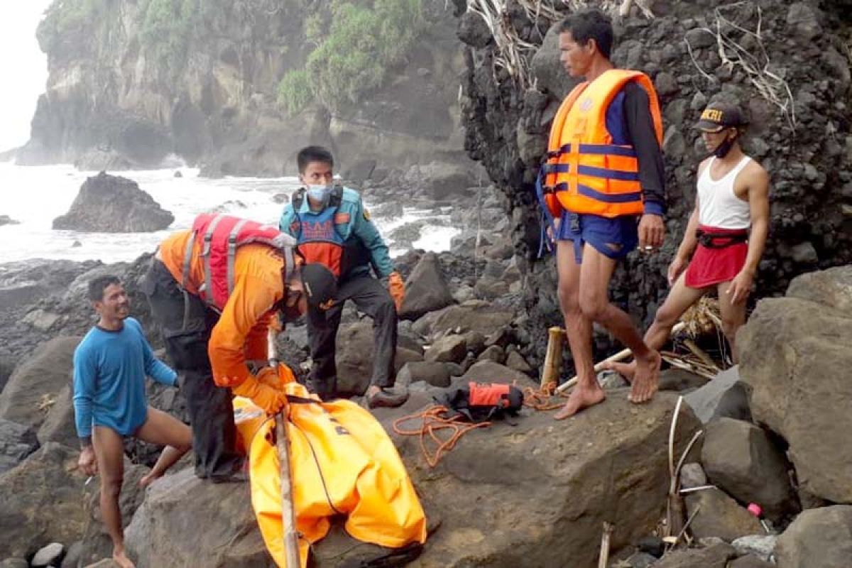 Tim SAR gabungan temukan nelayan yang tenggelam di selatan Nusakambangan