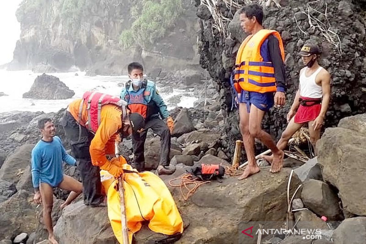 Tim SAR temukan nelayan yang tenggelam di selatan Nusakambangan