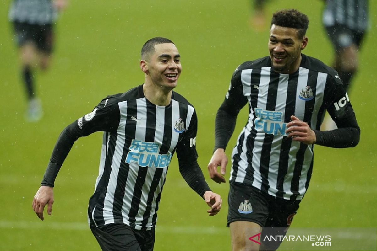 Southampton kalah dari 10 pemain Newcastle