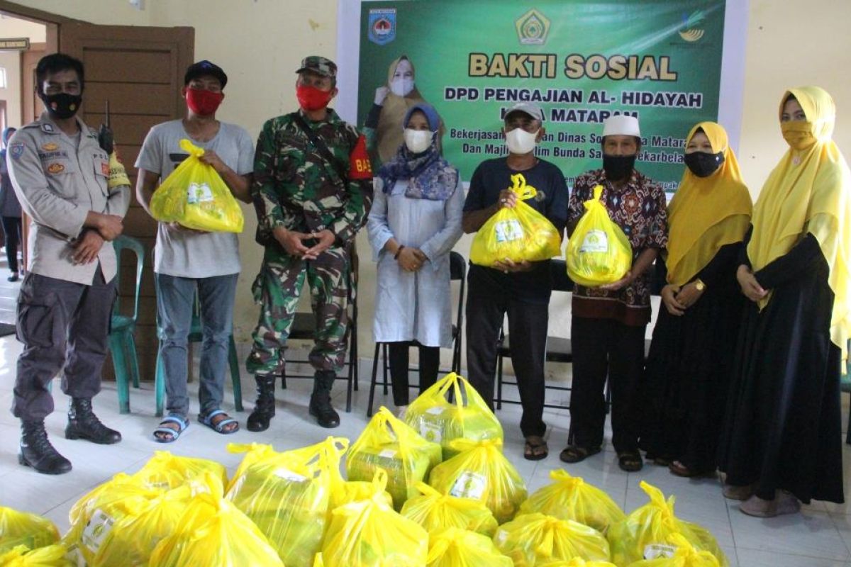 DPD Al Hidayah Mataram serahkan paket bantuan bagi nelayan