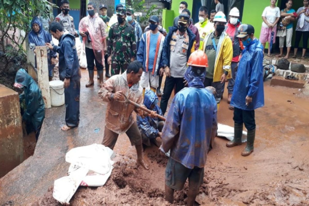 50 keluarga di sekitar KIT Batang terdampak banjir lumpur