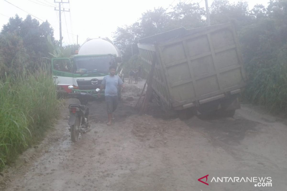 Pemprov Sumsel belum anggarkan perbaikan jalan cor beton  di OKU