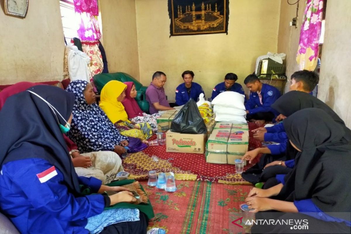 Serma Tapsel serahkan bantuan korban kebakaran Batang Angkola