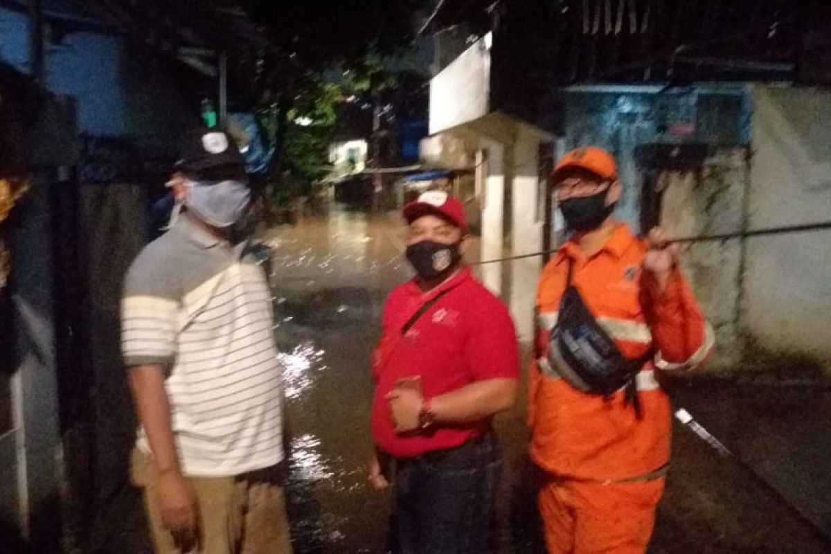 Kelurahan Pejaten Timur siagakan perahu dan posko pengungsi