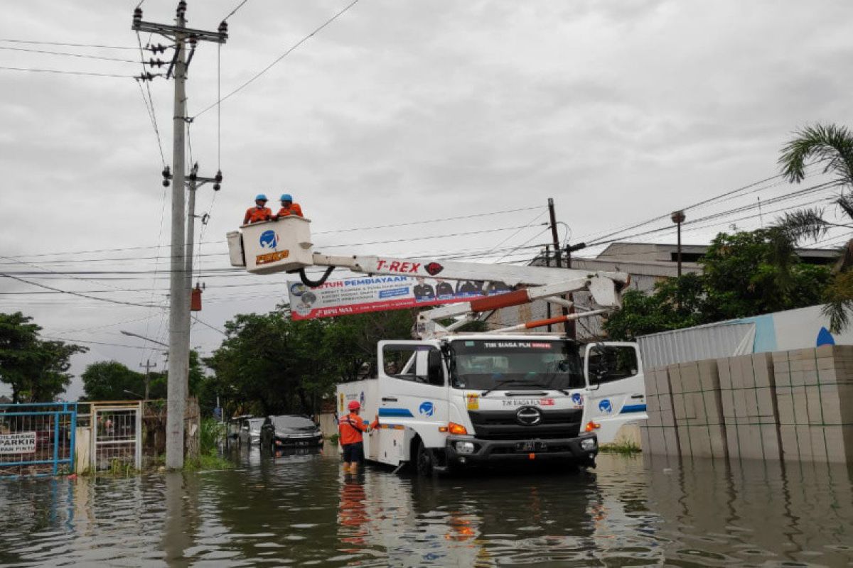 PLN berhasil pulihkan sebagian listrik di Semarang