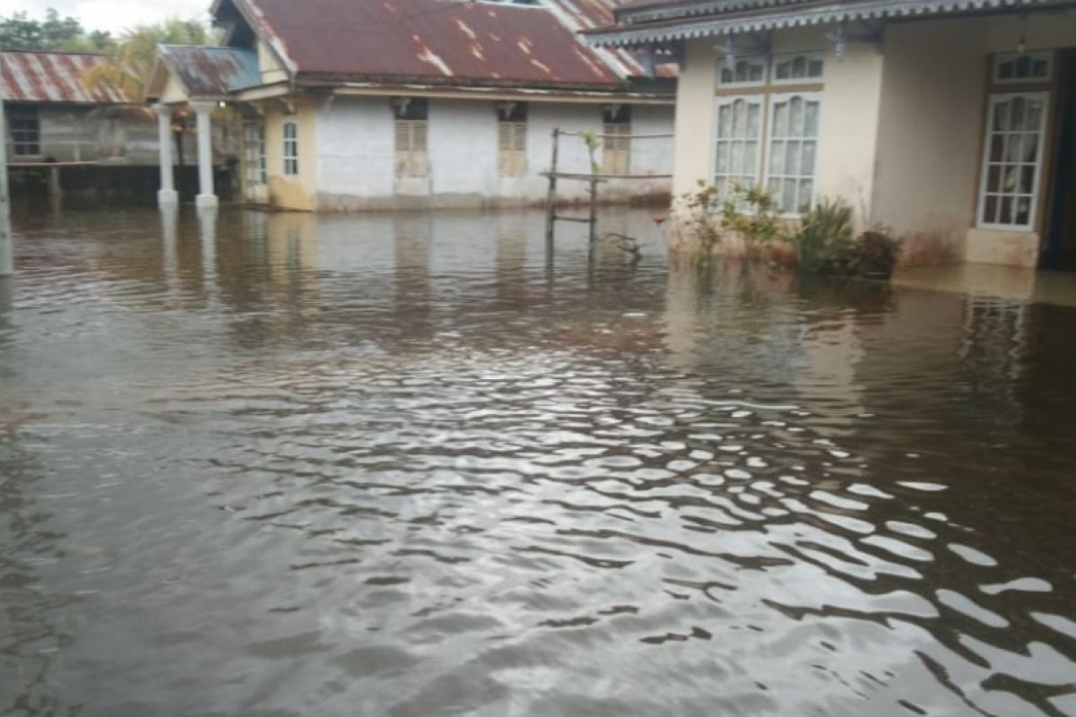 Tiga kecamatan di Kabupaten Sambas terendam air banjir