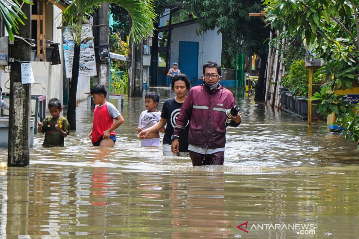 Diguyur hujan 5 jam, Perumahan Puri Gading Bekasi banjir