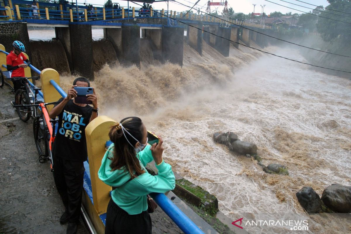 Pulau Jawa berstatus siaga potensi banjir