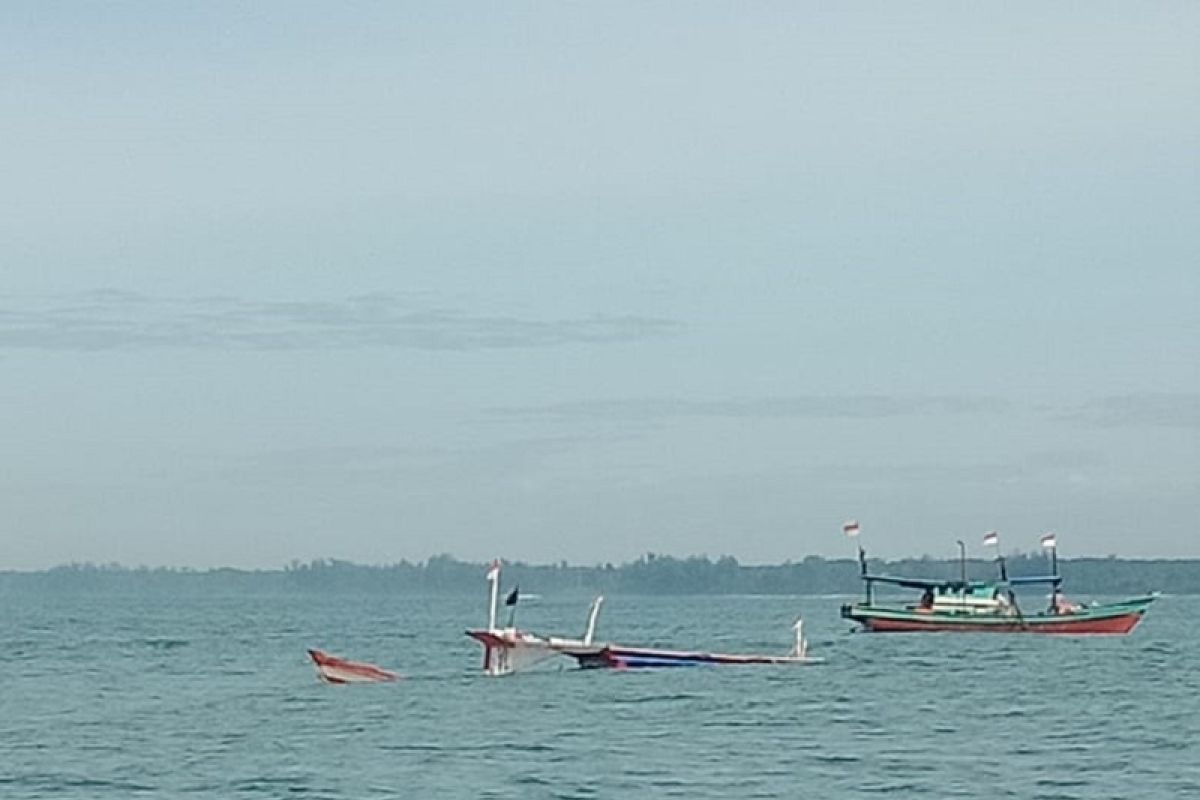 Dua kapal nelayan evakuasi kapal tenggelam di Mukomuko
