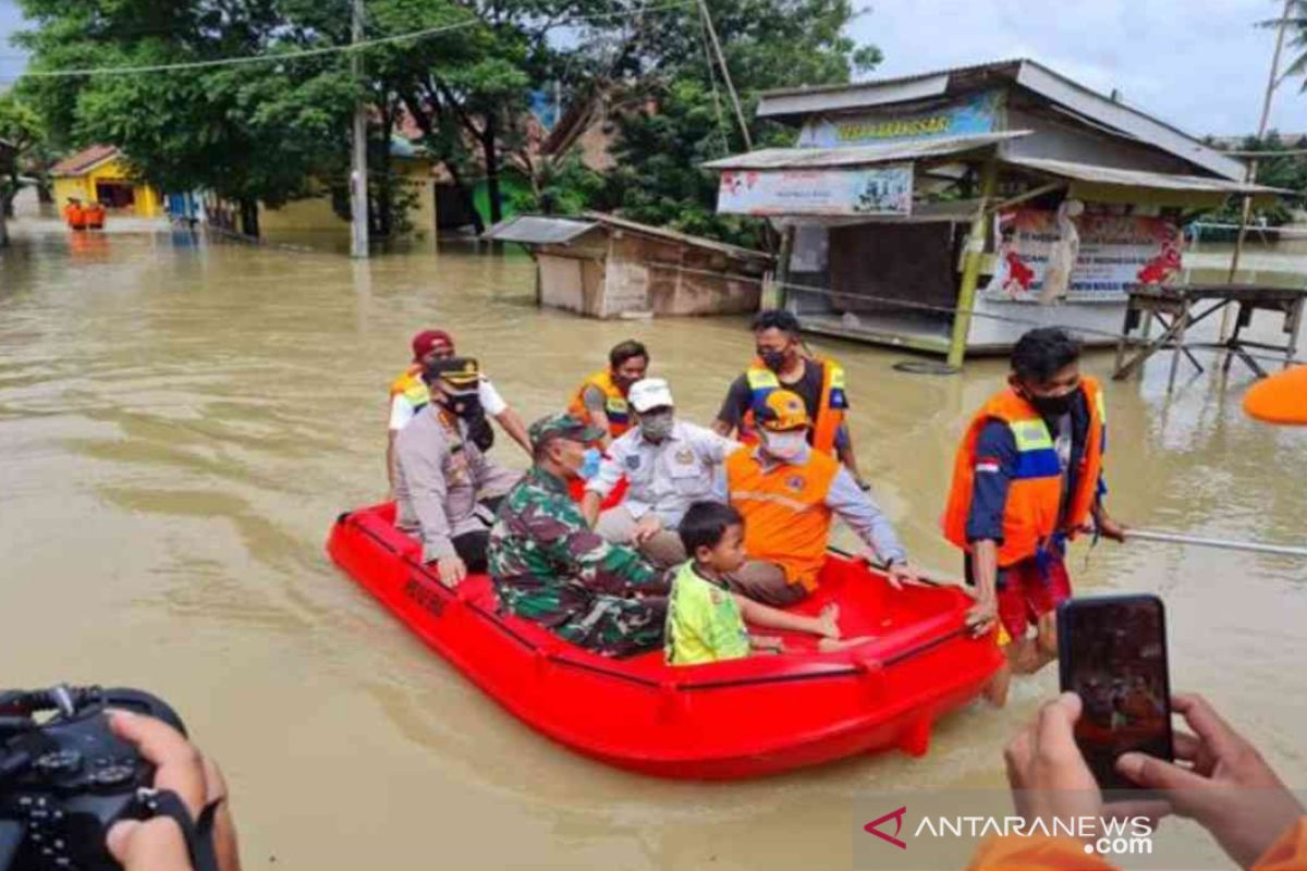 Banjir landa 12 kecamatan di Kabupaten Bekasi