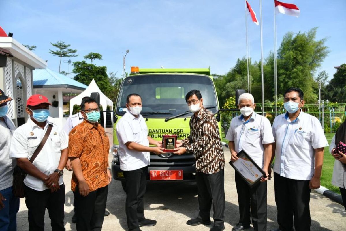PTPN IV serahkan dump truck ke Pemkab Batu Bara