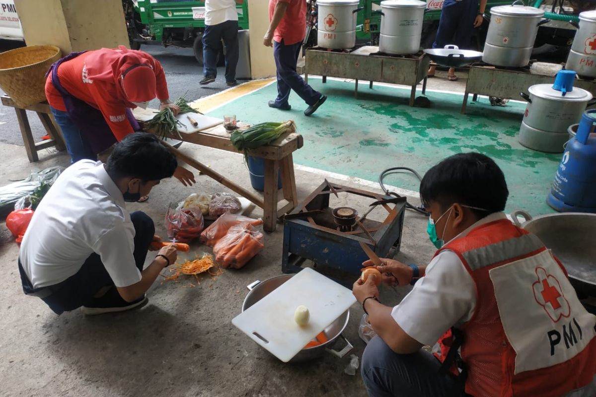 PMI Jaksel dirikan dapur umum untuk warga terdampak banjir