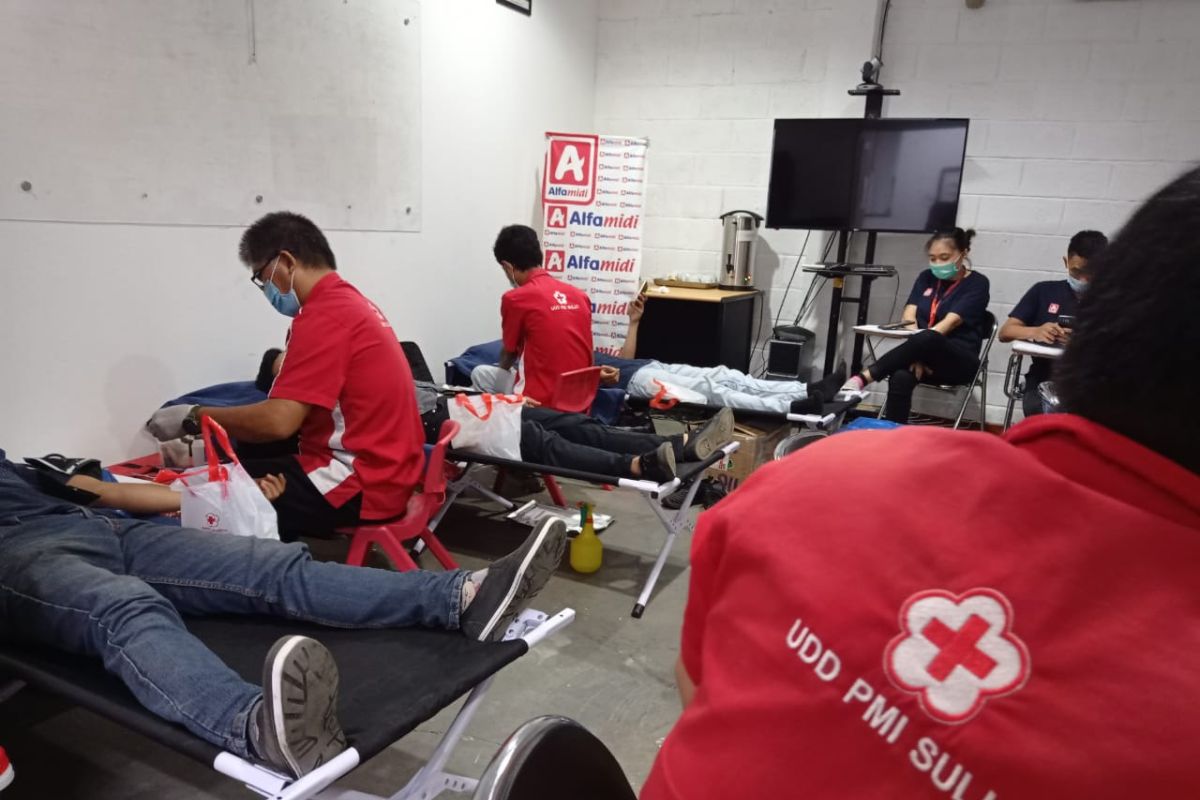 Alfamidi Manado gelar donor darah penuhi kebutuhan di Sulut