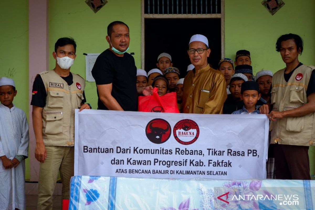 Baguna Kalsel salurkan bantuan korban banjir di HST