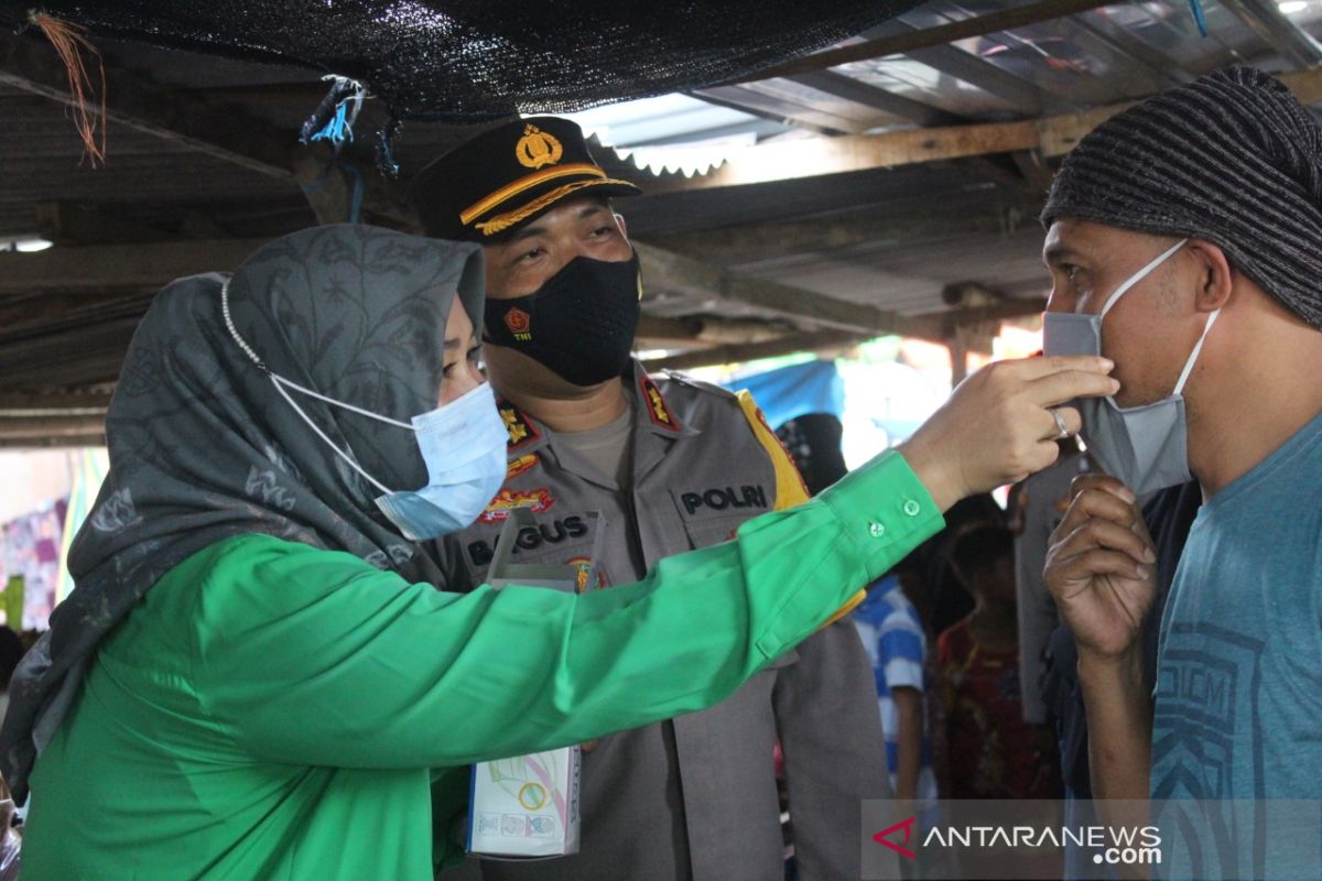 Forkopimda Lombok Barat gunakan pendekatan perempuan sosialisasi prokes