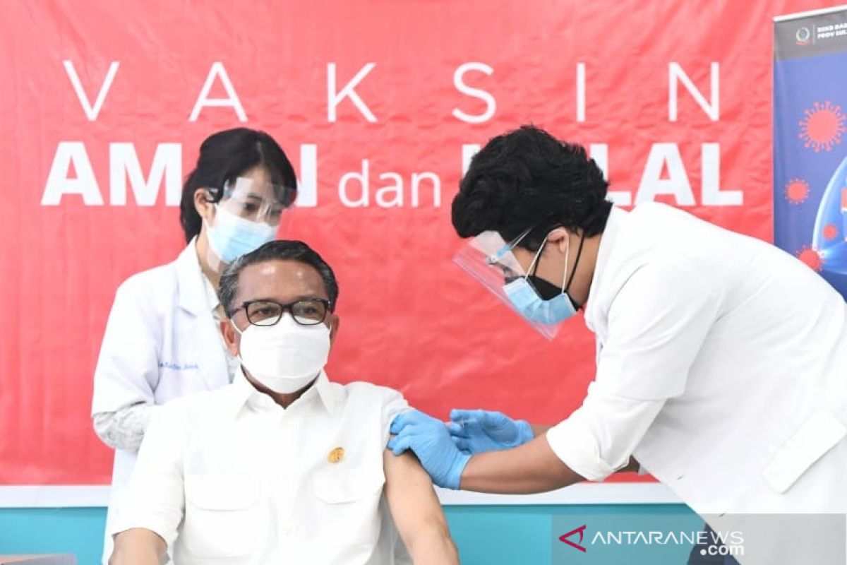 Sebanyak 3.409 nakes Sulsel ikuti vaksinasi massal ke dua di GOR Unhas