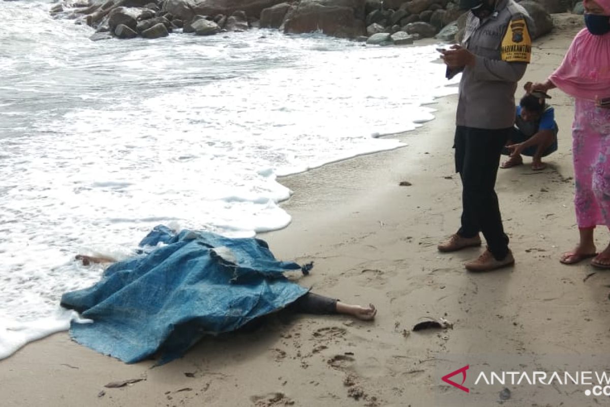 Seorang warga tanpa identitas ditemukan di pantai Turun Aban Matras