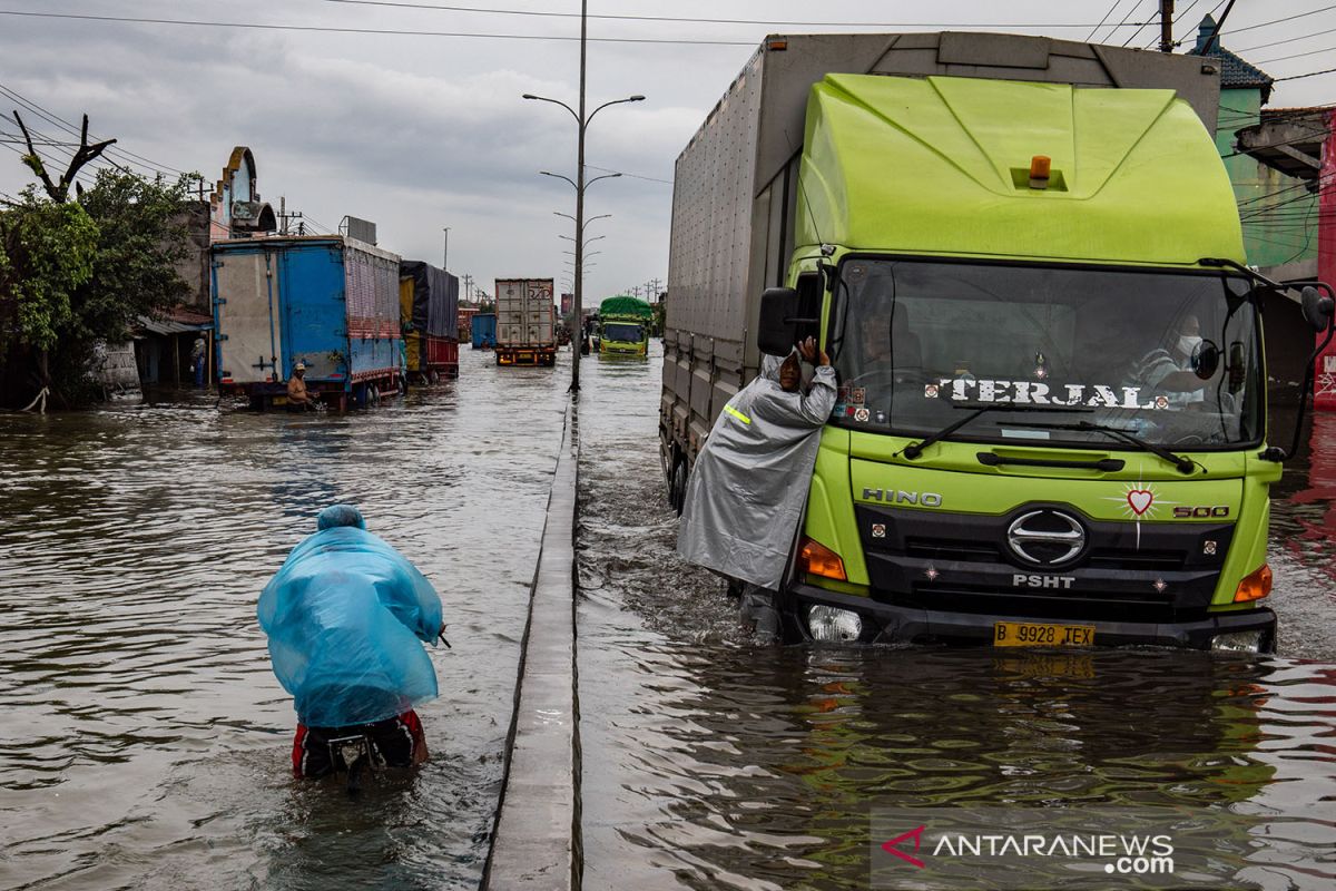 Curah hujan tinggi dan pompa tidak optimal "tenggelamkan" Semarang