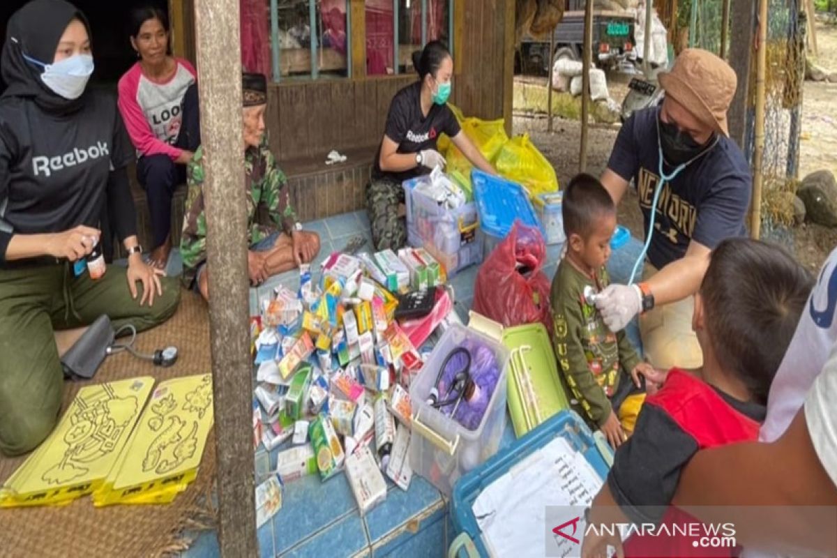 Dokter asal Kotabaru layani kesehatan masyarakat Dayak di HST