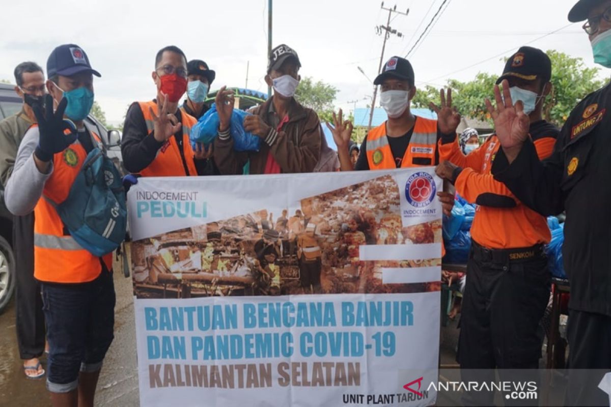 Indocement helps flood victims in three districts