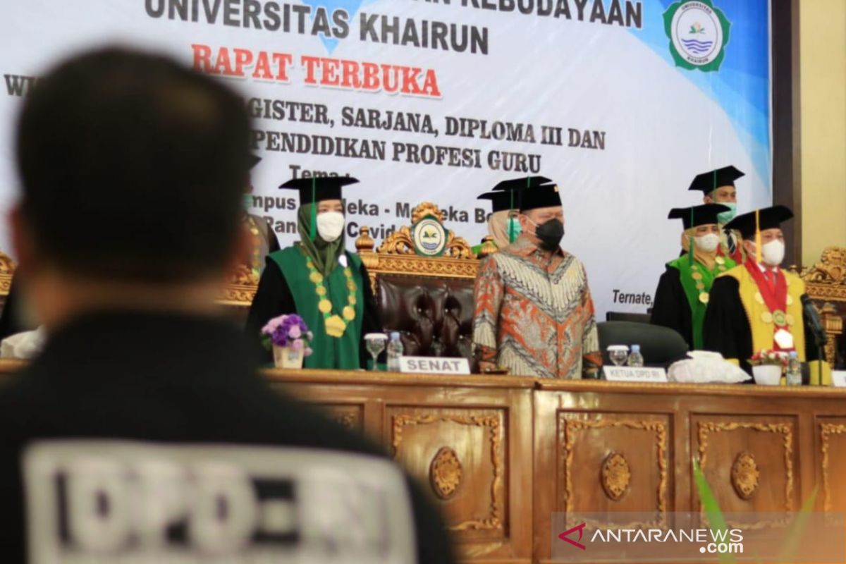Ketua DPD RI sebut  pengangkatan guru honorer di Palembang mendesak