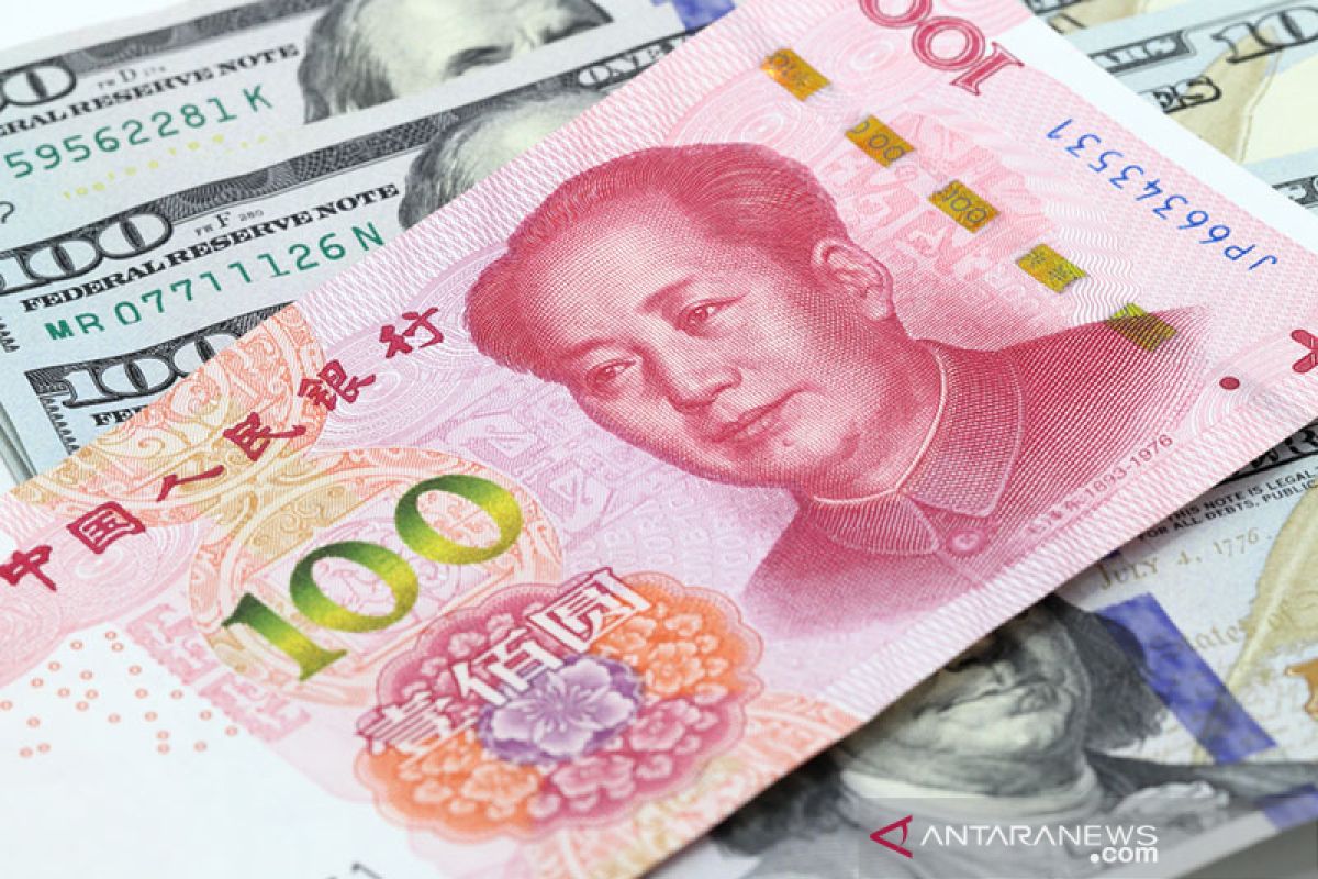 Yuan kembali menguat, naik 2 basis poin jadi 7,1727 terhadap dolar