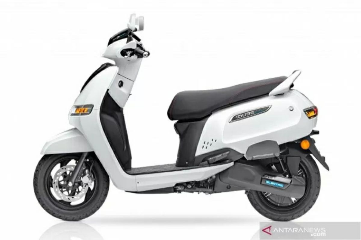 TVS iQube, skuter listrik setara Vario 125