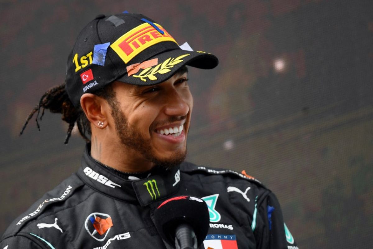 Formula 1, Musim  mendebarkan yakinkan Hamilton bertahan di F1