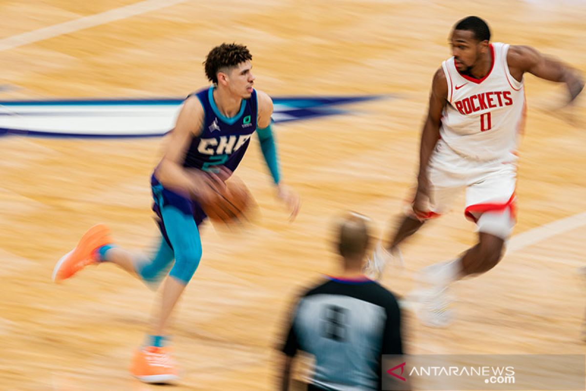 LaMelo Ball pimpin Hornets atasi Rockets