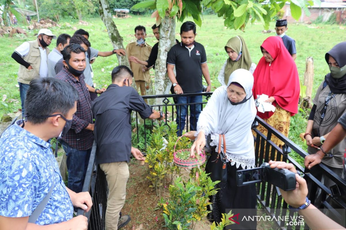 Peringati HPN 2021, Balai Wartawan Luak Limopuluah lakukan ziarah ke makam wartawan