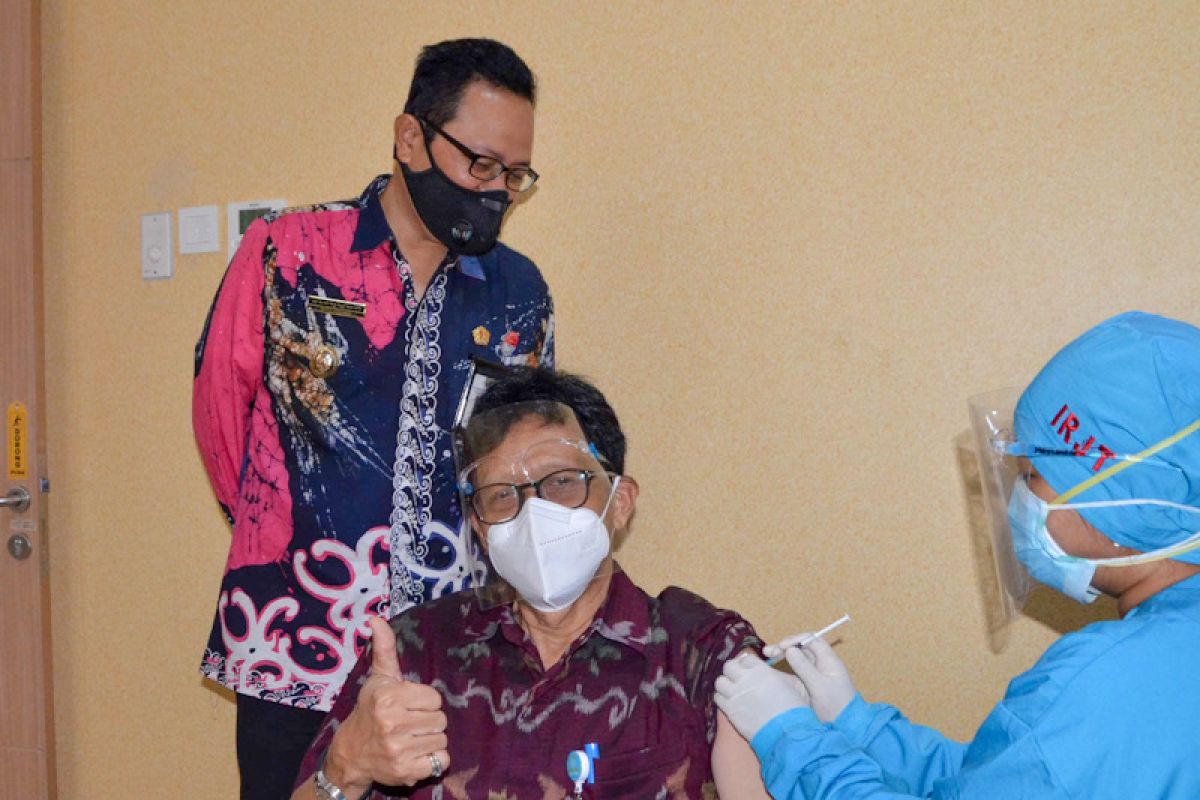 Yogyakarta mulai suntik vaksin COVID-19 untuk tenaga kesehatan lansia