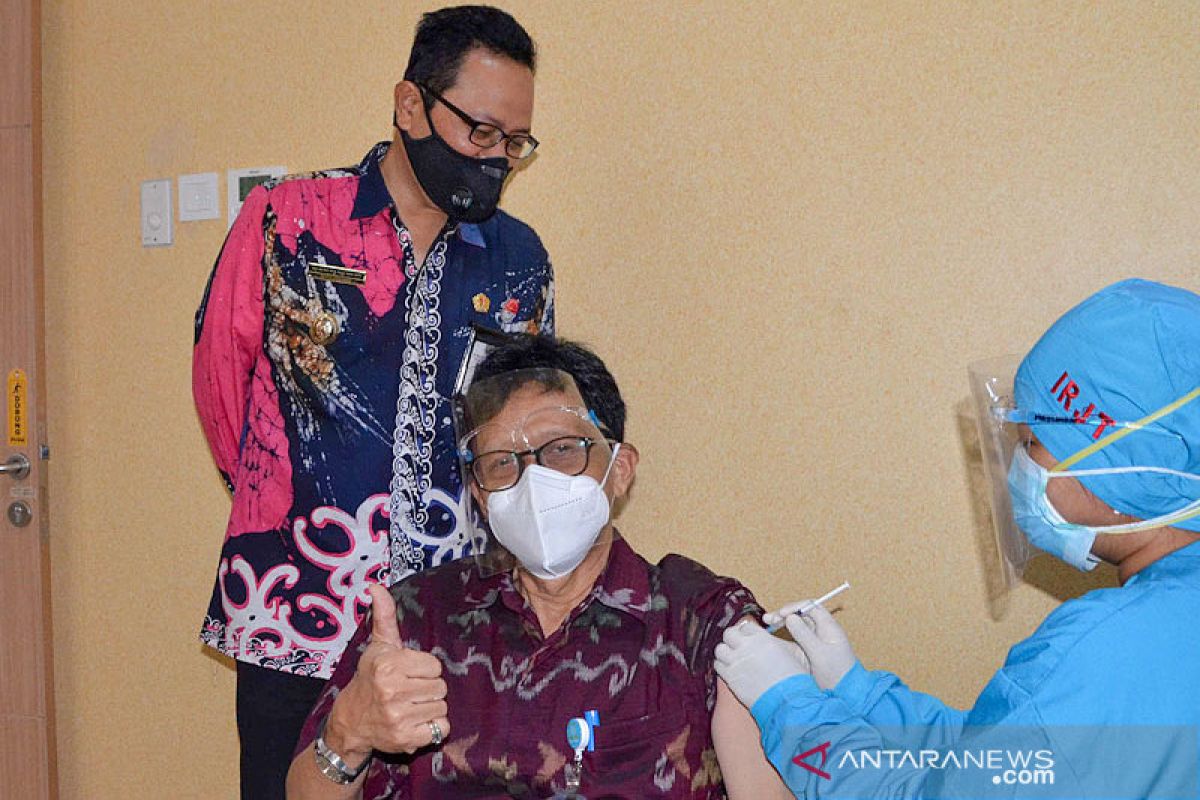 Yogyakarta mulai suntik vaksin COVID-19 untuk nakes lansia