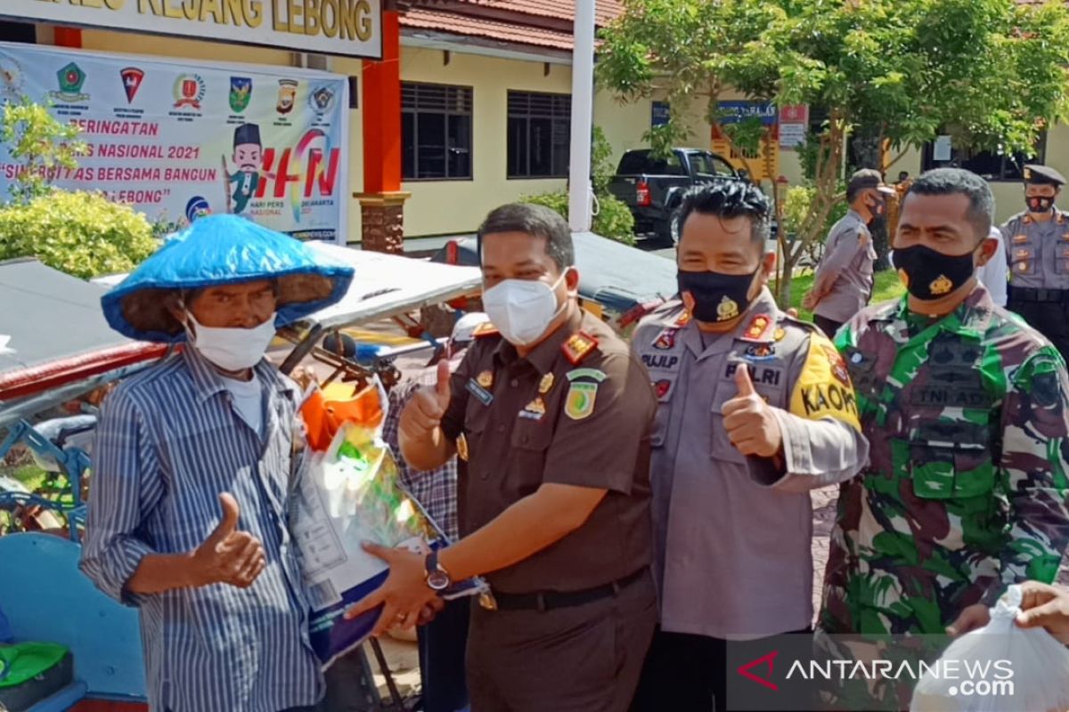 Peringati HPN 2021 PWI Rejang Lebong bagikan 1,3 ton beras