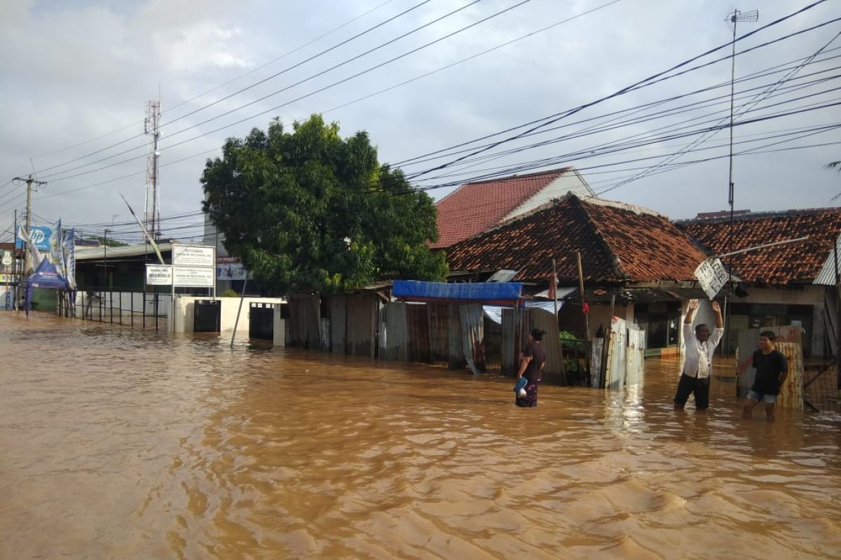 Banjir Karawang  meluas ribuan rumah di 30 desa terendam