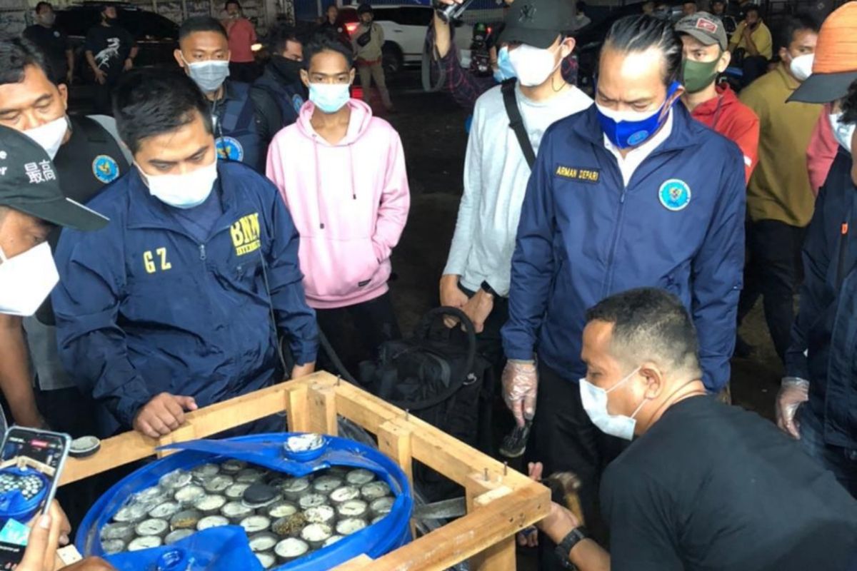 Dikirim dari Aceh, BNN gagalkan penyelundupan 450 kg ganja di Bogor