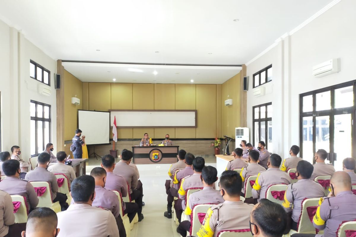 Bhabinkamtibmas Bangka Barat diminta aktifkan kegiatan Kampung Tegap Mandiri