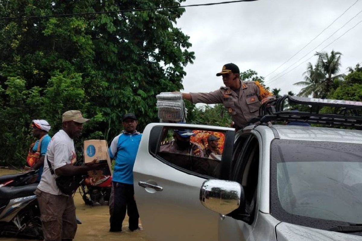 Polres Keerom kerahkan personel bantu penanganan korban banjir