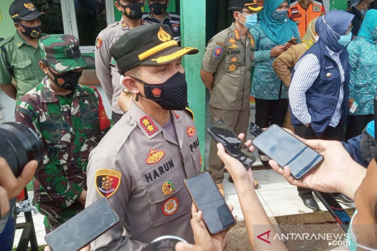 Polres Bogor tetapkan dua tersangka pembuang sampah APD