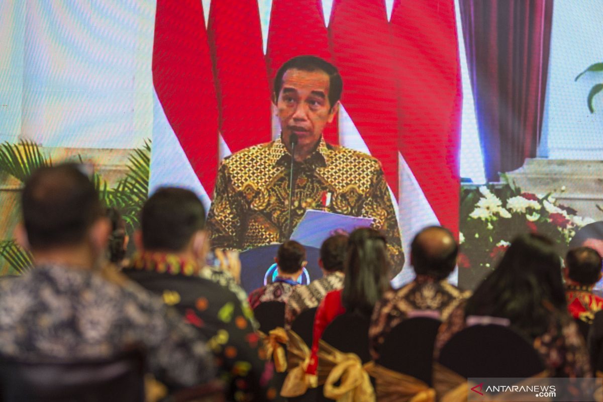 Presiden Jokowi: Pedagang pasar, sektor jasa bisa segera divaksin COVID-19