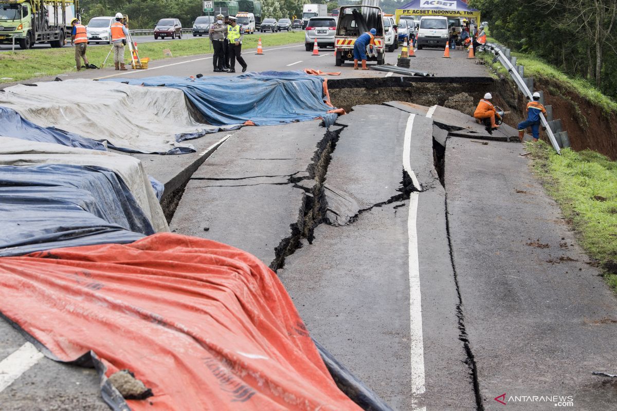 Ruas tol Cipali amblas, anggota DPR ingin arus logistik tidak terhambat