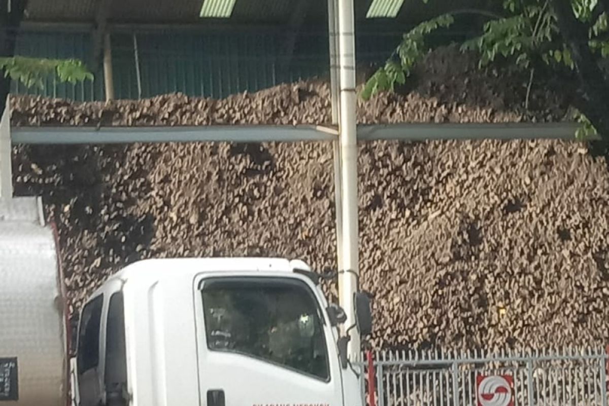 Warga Rungkut Kidul Kota Surabaya keluhkan debu pabrik di kawasan SIER