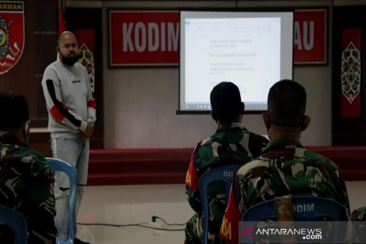 Wartawan Tapin bagi ilmu jurnalistik ke Babinsa Kodim 1010 Rantau