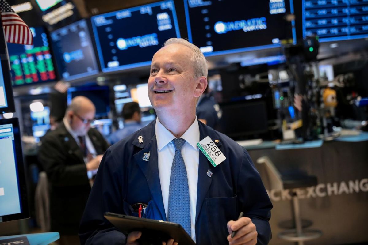 Wall Street mencetak rekor penutupan tertinggi, Dow naik 237,52 poin